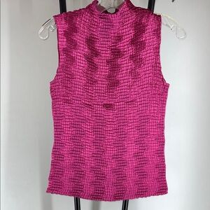 RAFAEL Crinkle Mock Neck Sleeveless Camisole in Fuchsia Pink